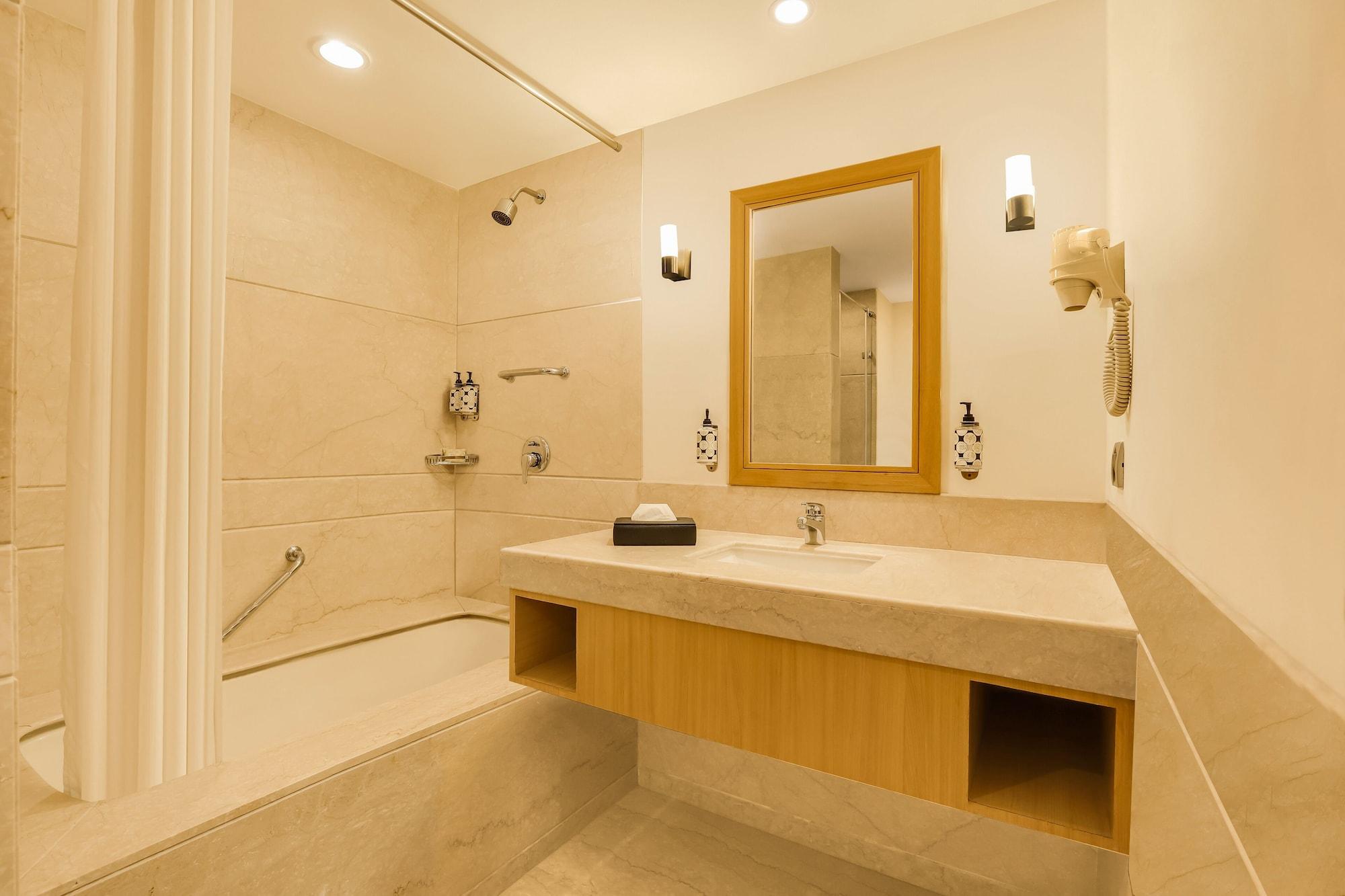Lemon Tree Premier, Delhi Airport Hotel New Delhi Buitenkant foto Bathroom