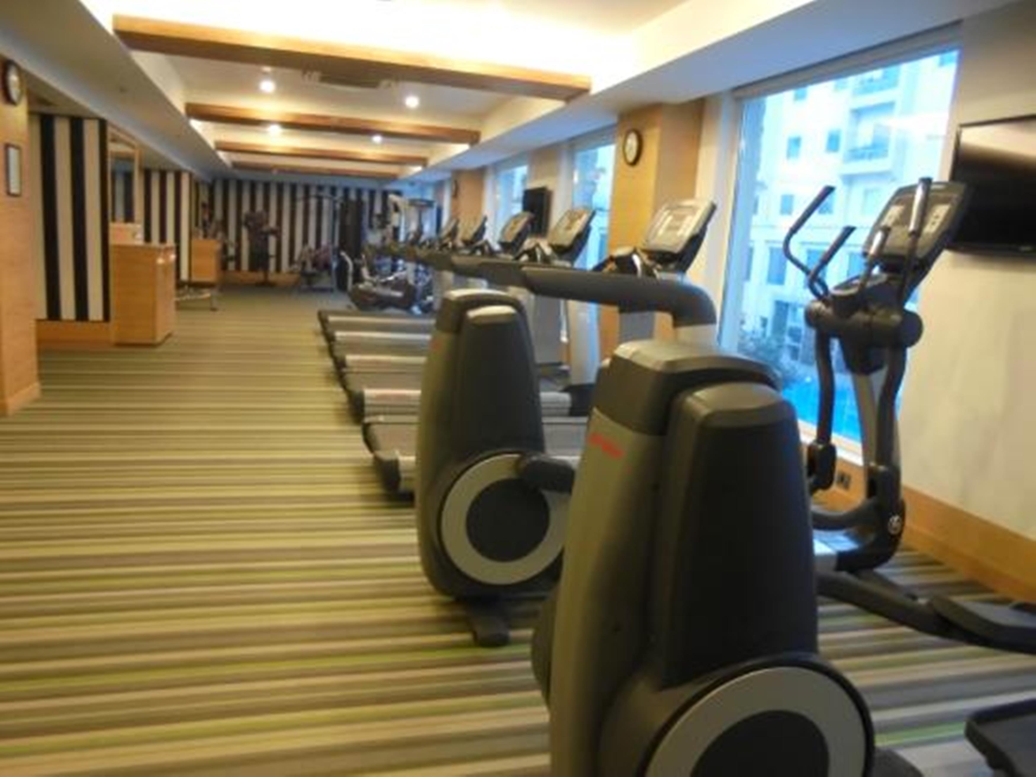 Lemon Tree Premier, Delhi Airport Hotel New Delhi Buitenkant foto The gym at the hotel