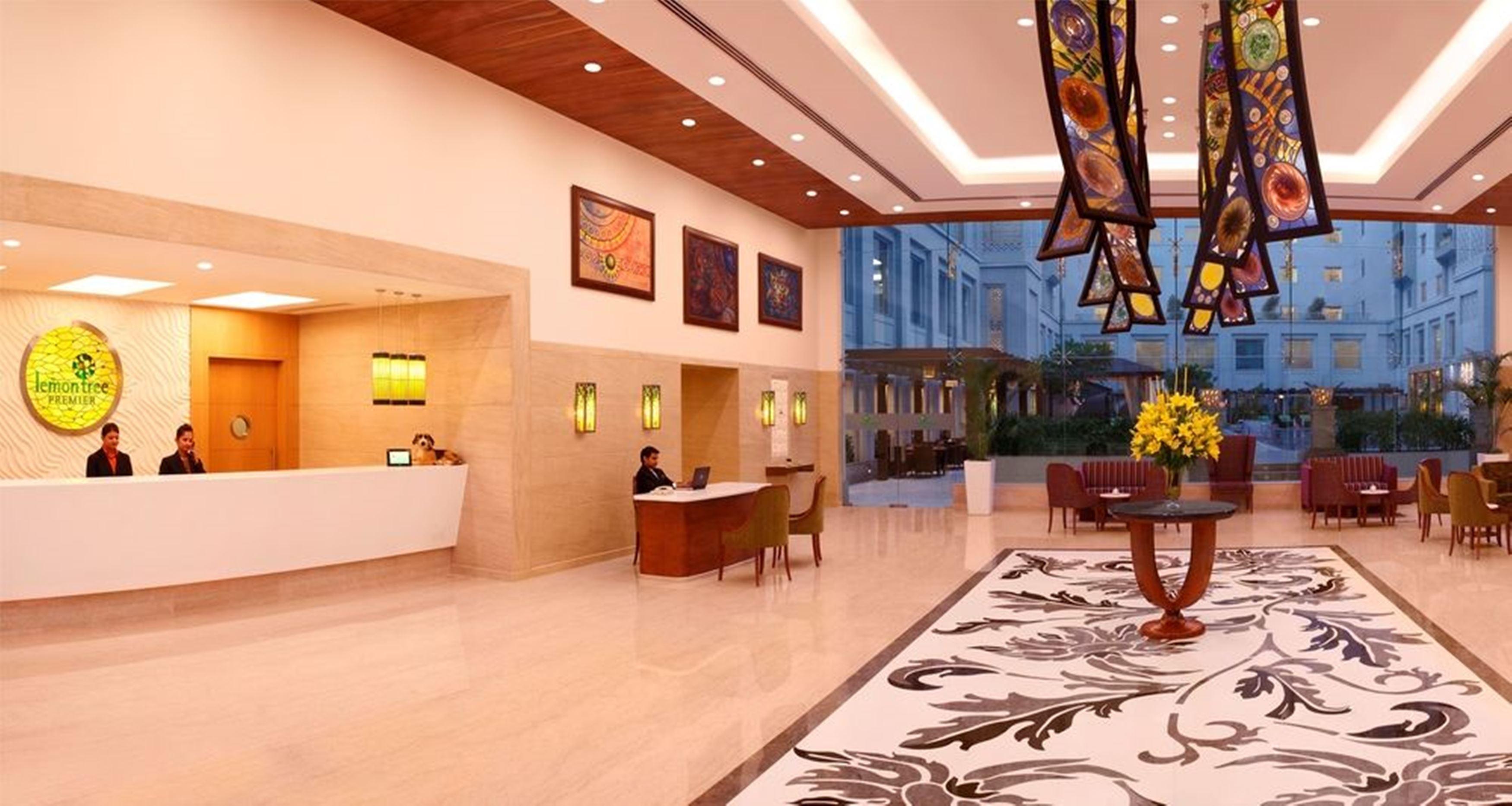 Lemon Tree Premier, Delhi Airport Hotel New Delhi Buitenkant foto The lobby of the Taj Bengal