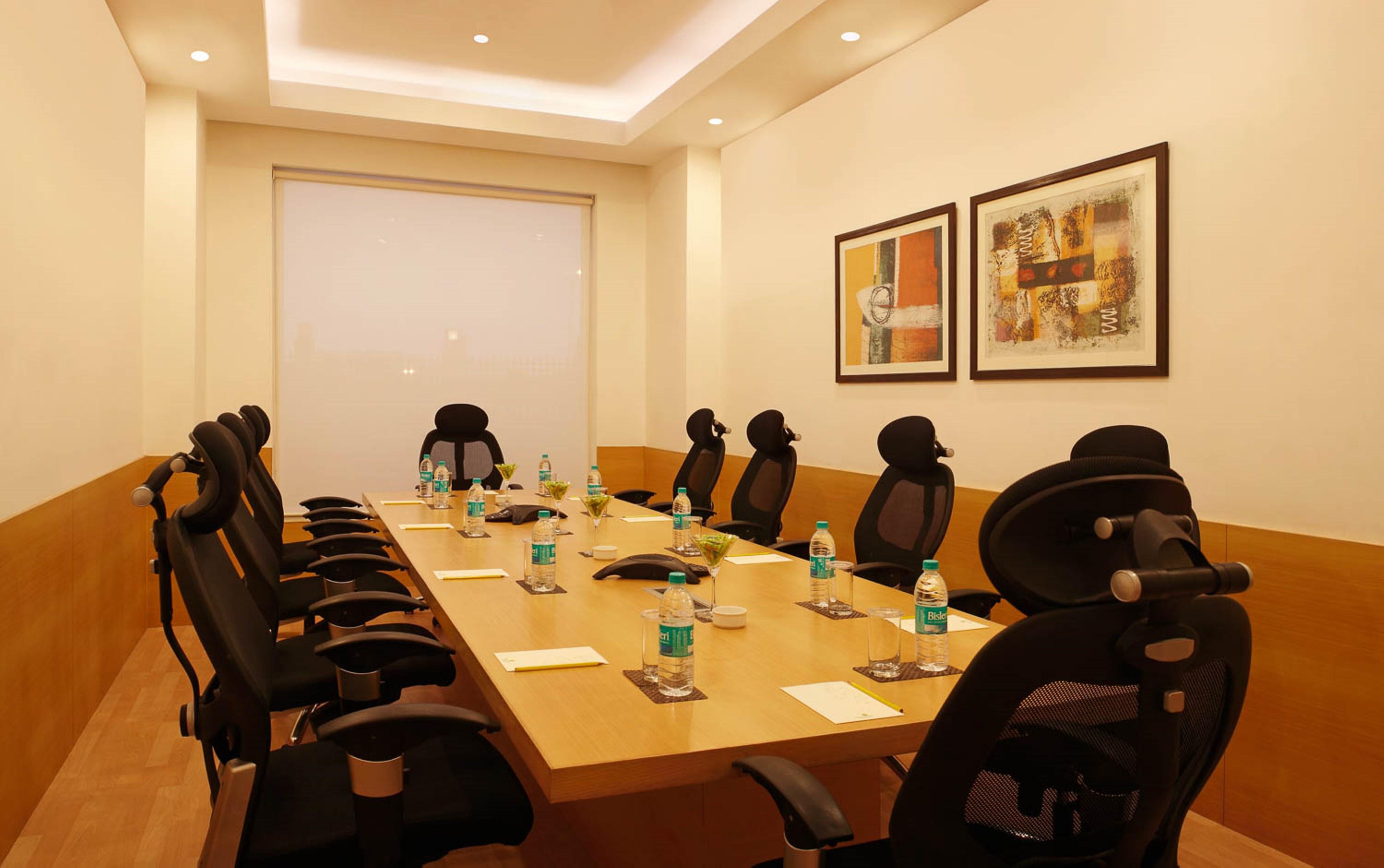 Lemon Tree Premier, Delhi Airport Hotel New Delhi Buitenkant foto A boardroom