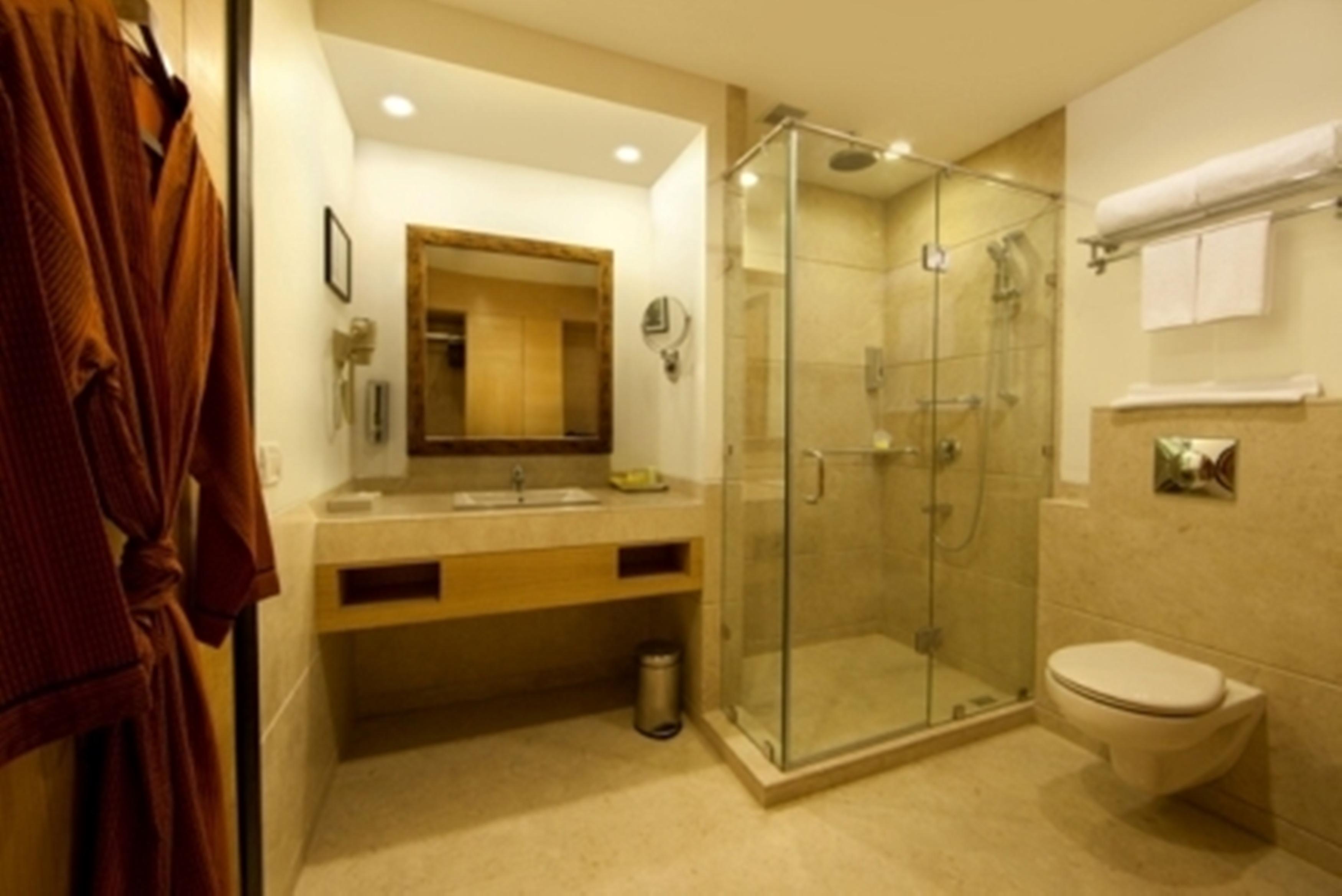 Lemon Tree Premier, Delhi Airport Hotel New Delhi Buitenkant foto A bathroom in a hotel