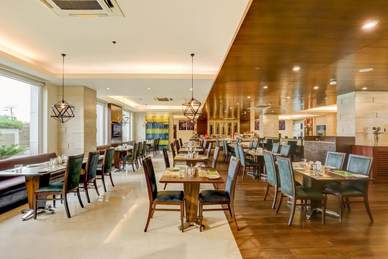 Lemon Tree Premier, Delhi Airport Hotel New Delhi Buitenkant foto The restaurant