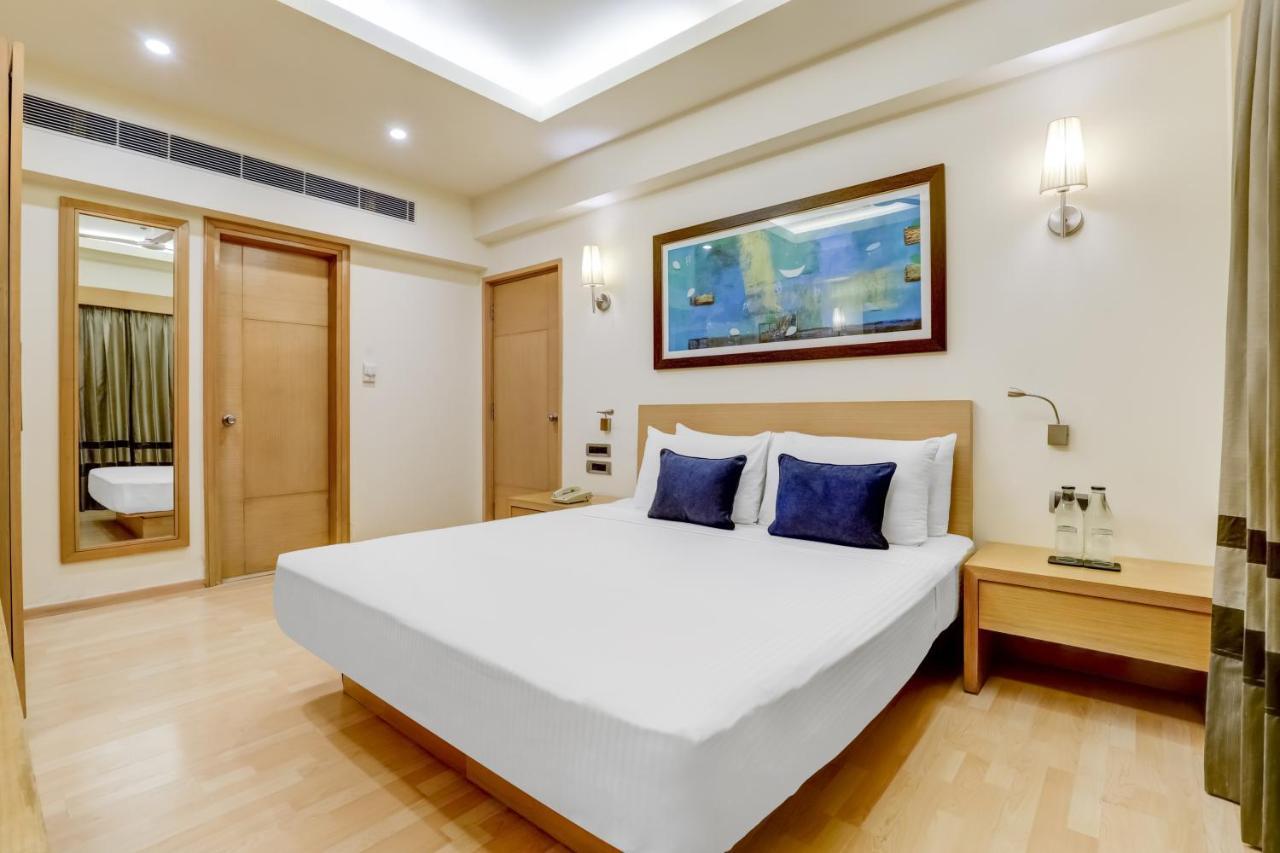 Lemon Tree Premier, Delhi Airport Hotel New Delhi Buitenkant foto A bedroom at the hotel