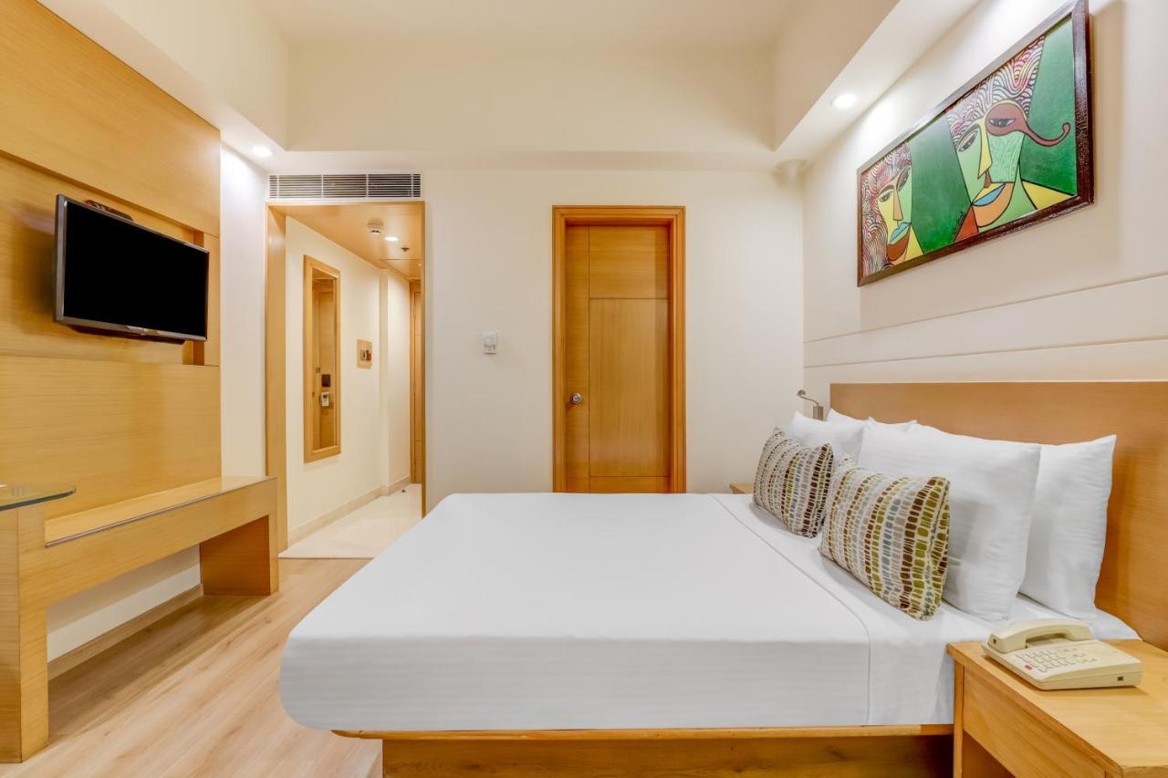 Lemon Tree Premier, Delhi Airport Hotel New Delhi Buitenkant foto A room at the hotel