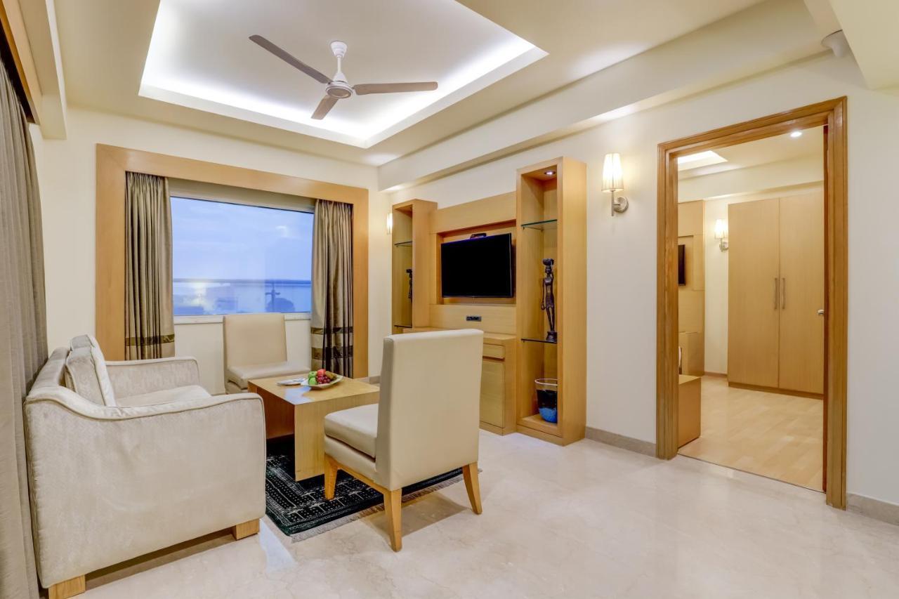 Lemon Tree Premier, Delhi Airport Hotel New Delhi Buitenkant foto Suite room at The Park, New Delhi