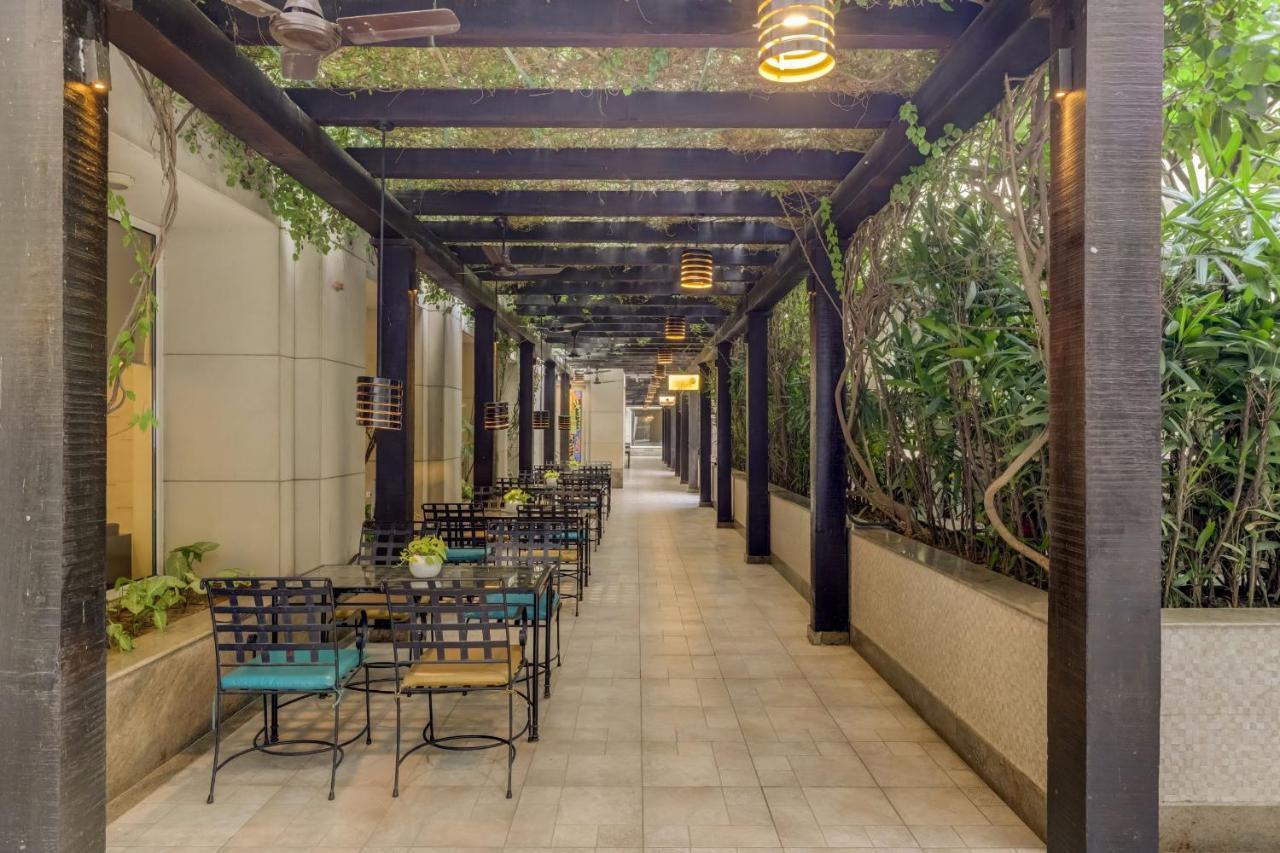 Lemon Tree Premier, Delhi Airport Hotel New Delhi Buitenkant foto The Pergola