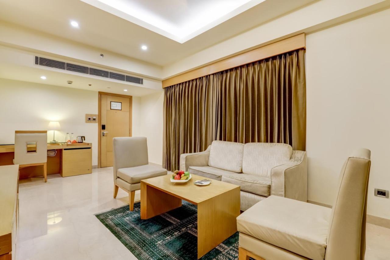 Lemon Tree Premier, Delhi Airport Hotel New Delhi Buitenkant foto A suite at the hotel