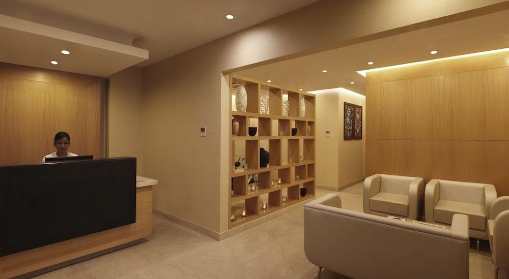 Lemon Tree Premier, Delhi Airport Hotel New Delhi Buitenkant foto The interior of the lounge