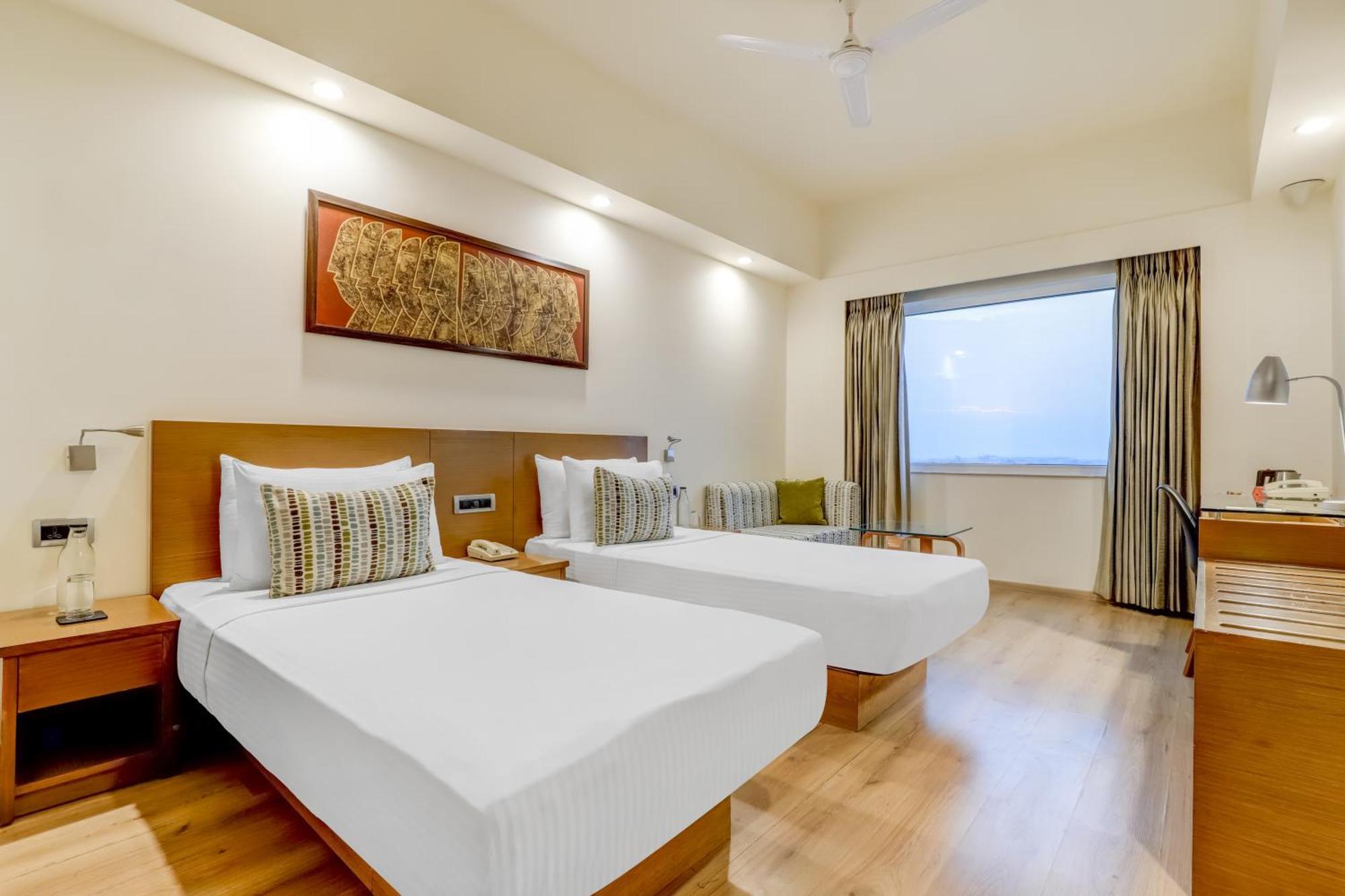 Lemon Tree Premier, Delhi Airport Hotel New Delhi Buitenkant foto A room at the hotel