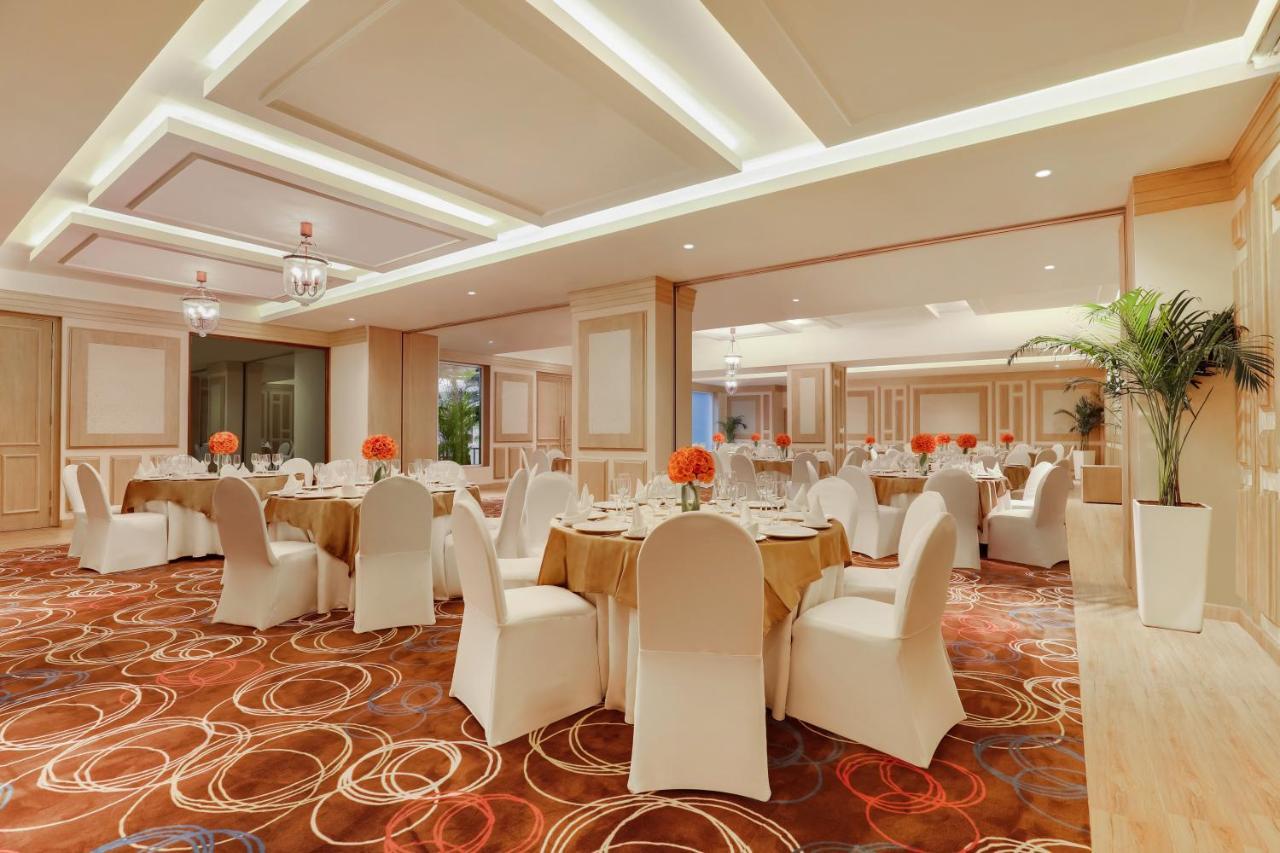 Lemon Tree Premier, Delhi Airport Hotel New Delhi Buitenkant foto The ballroom