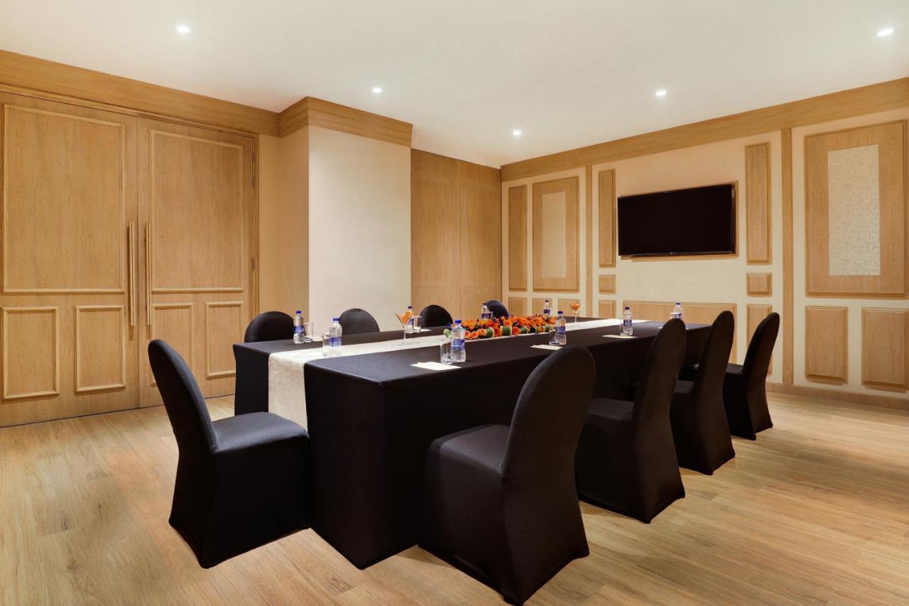 Lemon Tree Premier, Delhi Airport Hotel New Delhi Buitenkant foto Meeting room at the hotel