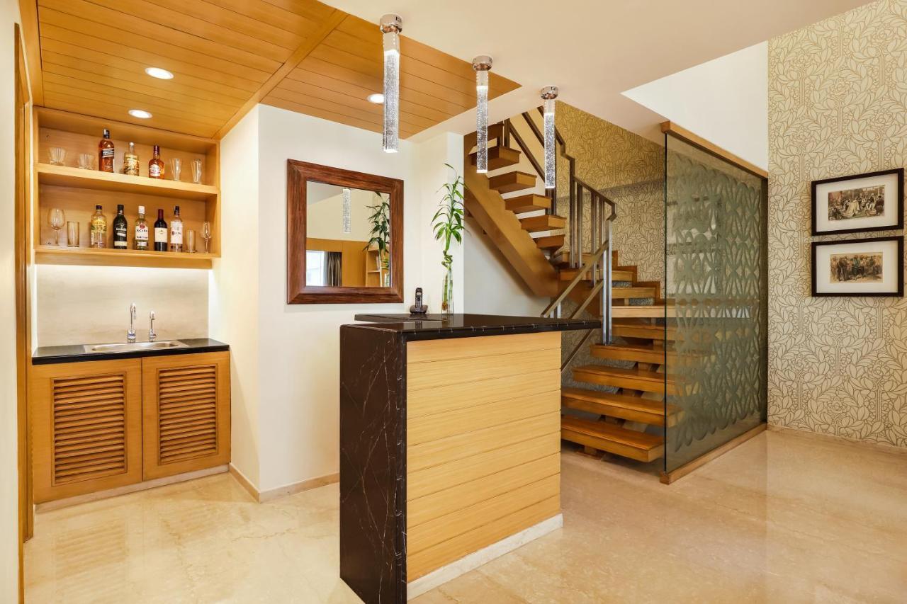 Lemon Tree Premier, Delhi Airport Hotel New Delhi Buitenkant foto A wet bar in a home